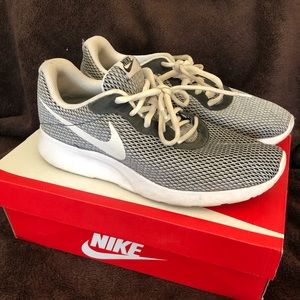 Women’s Nike “Tanjun” size 8.5